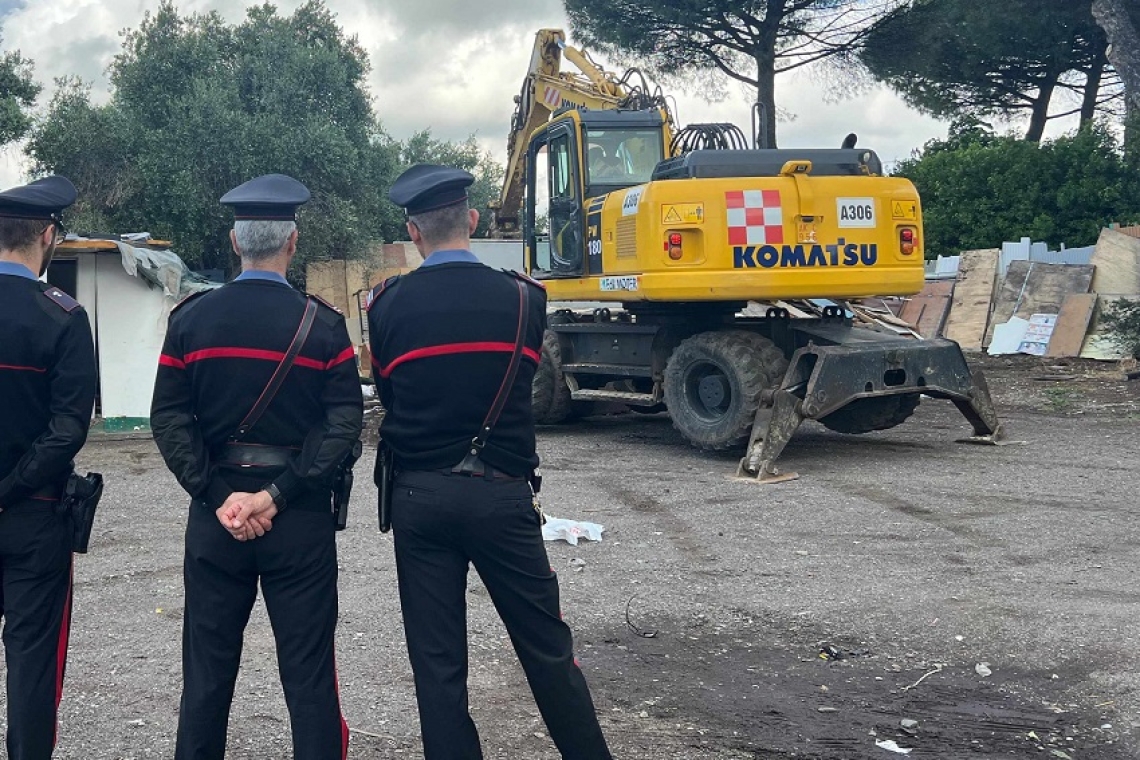 Sgomberato campo abusivo a Ciampino: oltre 50 occupanti allontanati da insediamento in via Appia.
